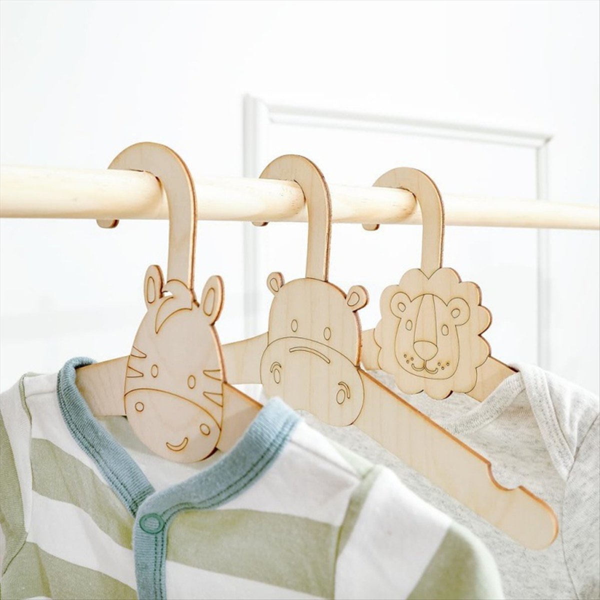 ABJS 20PCS Cute Wooden Clothes - Baby Clothing Hanging Rack recension och pris